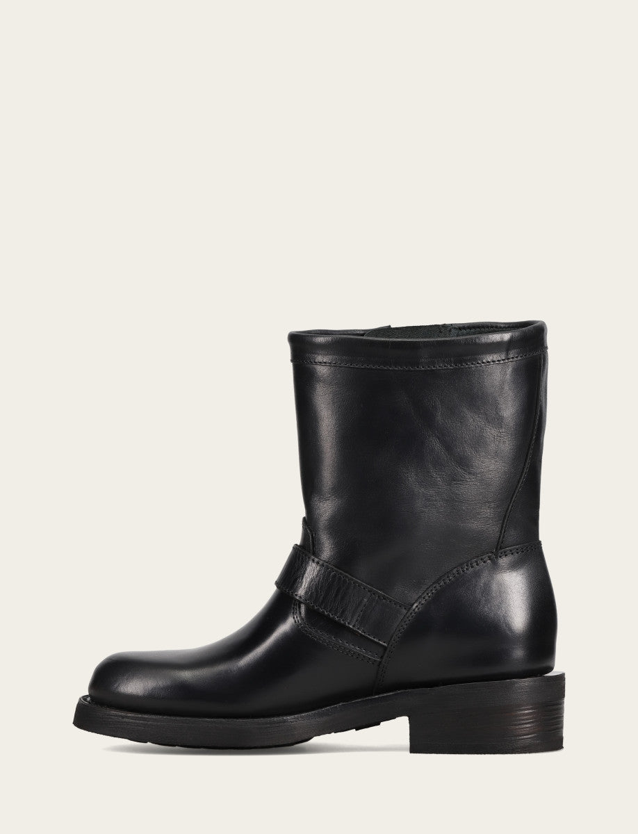 Women's Black Viv Short Engineer Boot Frye Near me