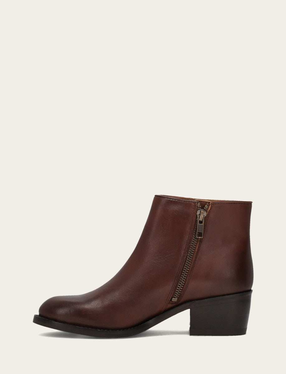 Women's Saddle Carson 2 Piping Booties Frye